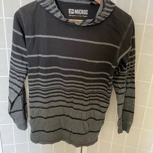 Micros Boy’s Hooded Long Sleeve T-Shirt, Black & Grey, Size 12-14 Large.